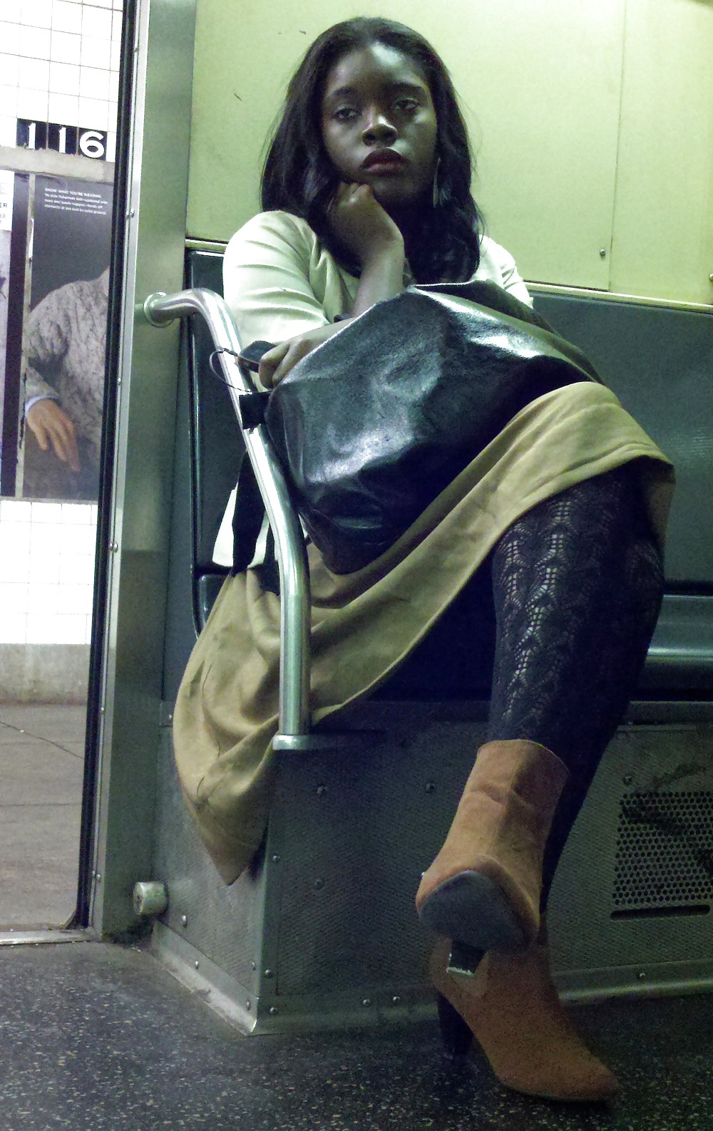 New York Subway Girls 100 pict gal