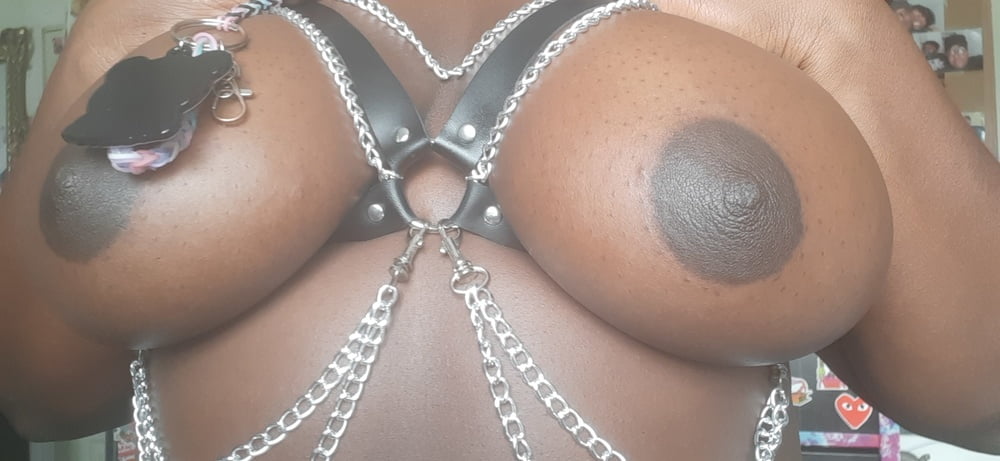 Chains n tits- 43 Photos 