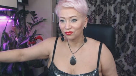 horny milf aimeeparadise is a queen of mature webcam sluts         