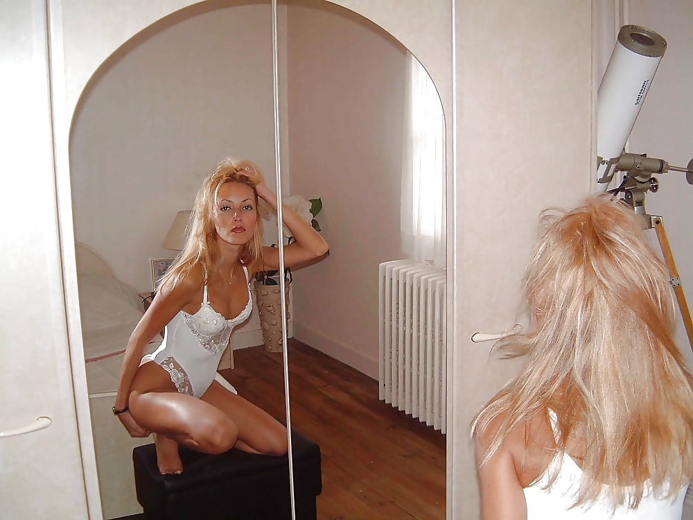 DELICIOUS blonde Slavic sex-MILF pict gal
