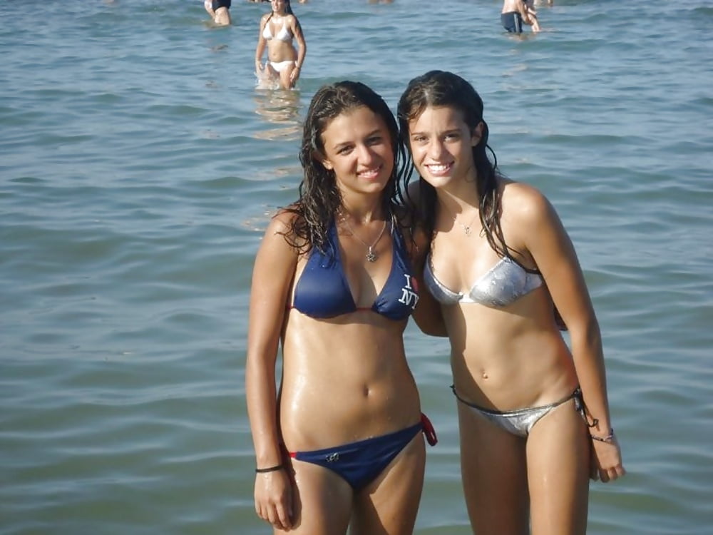 Italians teens dressed bikini - Petites salopes italiennes pict gal