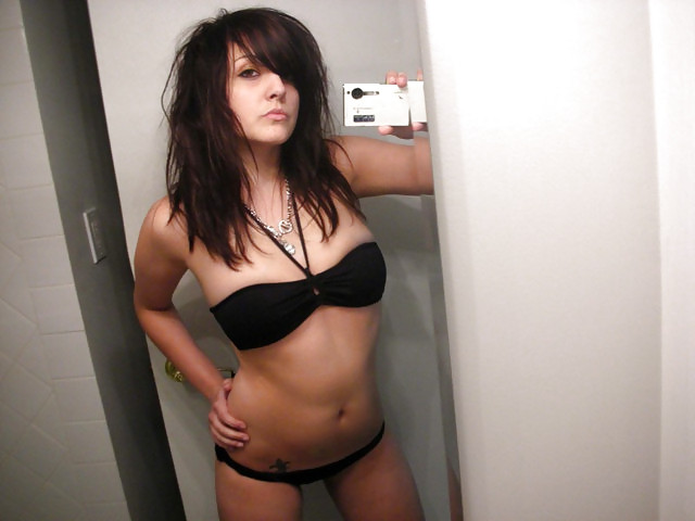 Very Hot Emo Chick pict gal