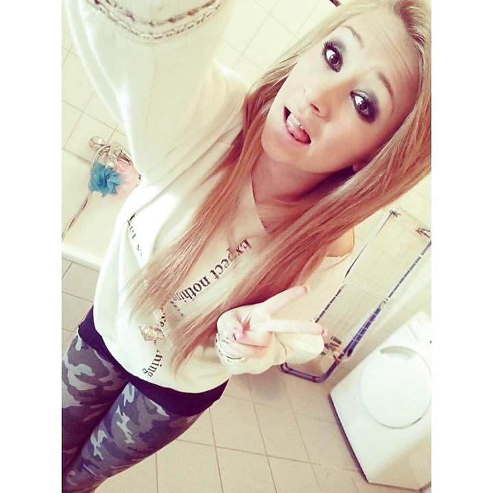 Facebook Girl II pict gal