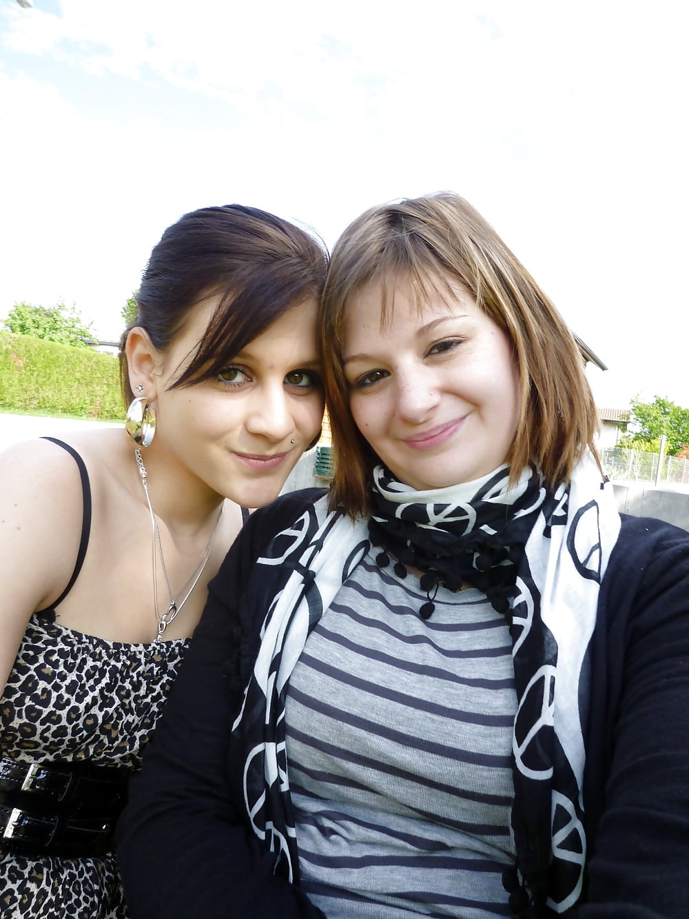 Ma pute et sa copine, 2 videuses de couilles pict gal