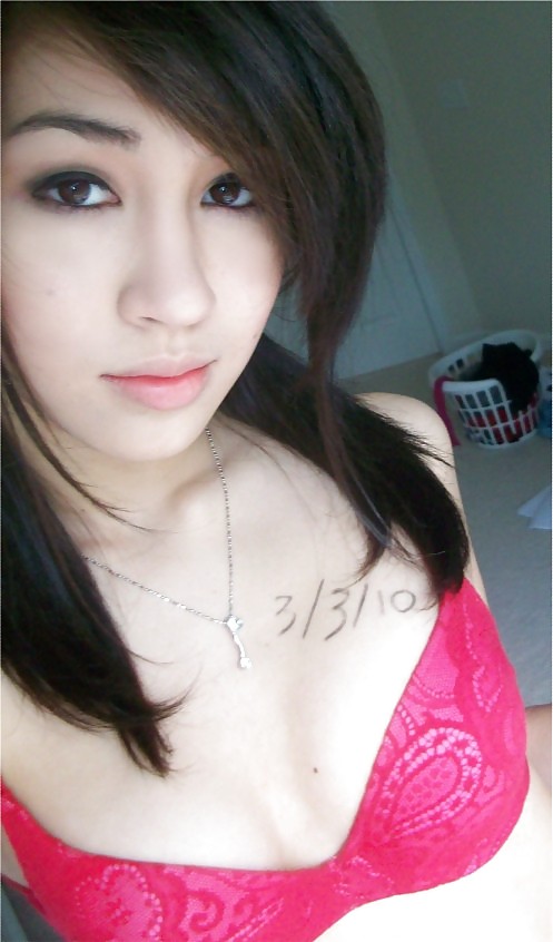 Cute Asian Teen SelfShot pict gal