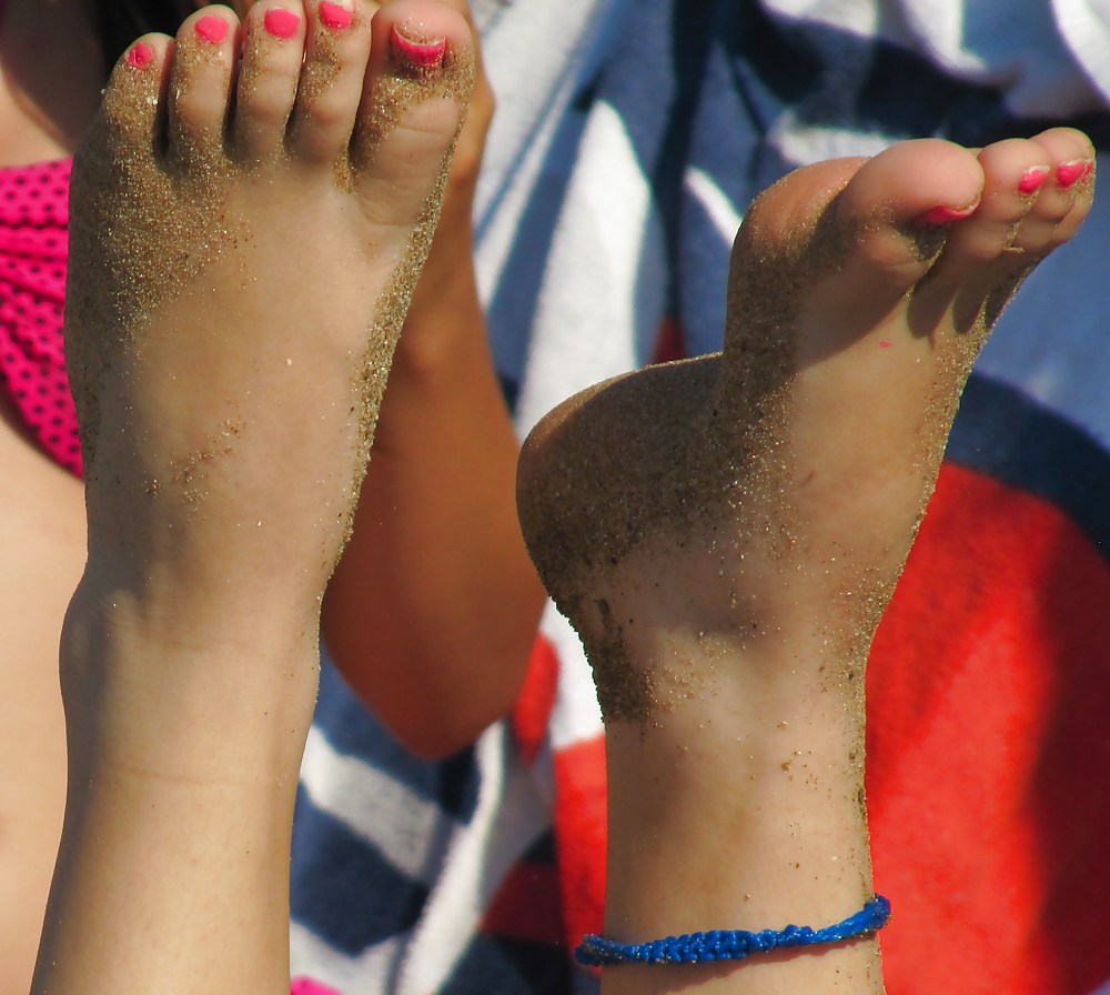 Beach candids 5 pict gal