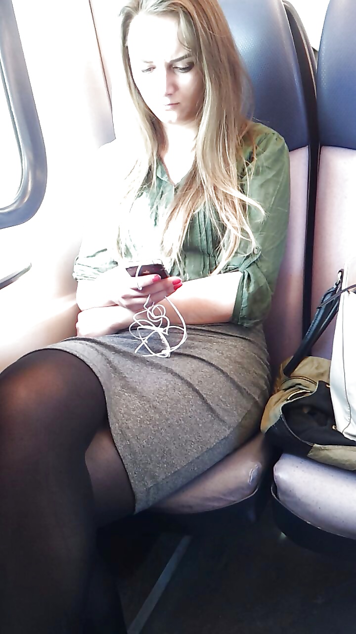 Candid young slut : public transport pict gal