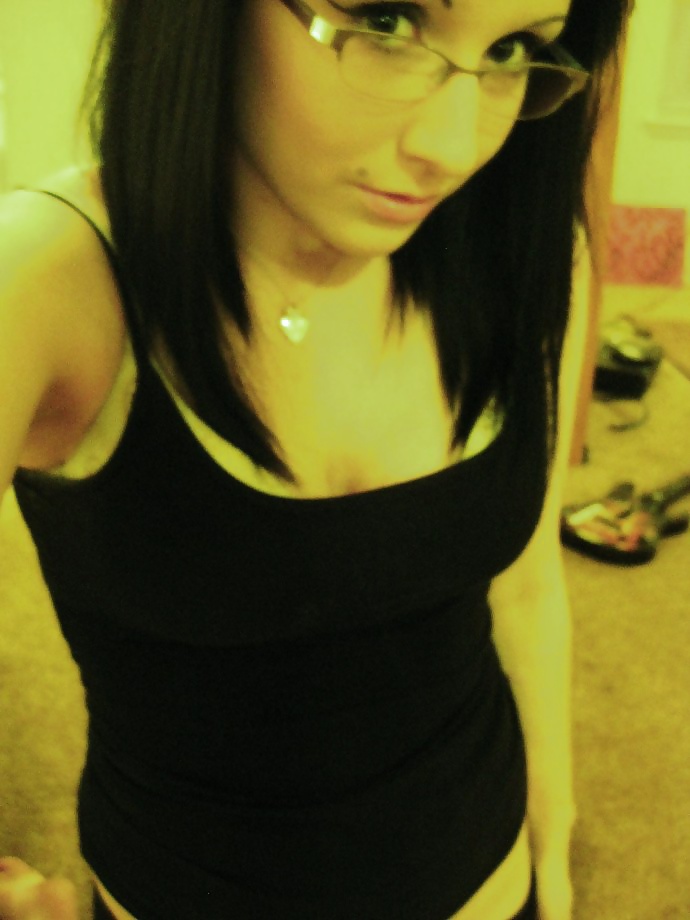 brunette slut taking selfies pict gal