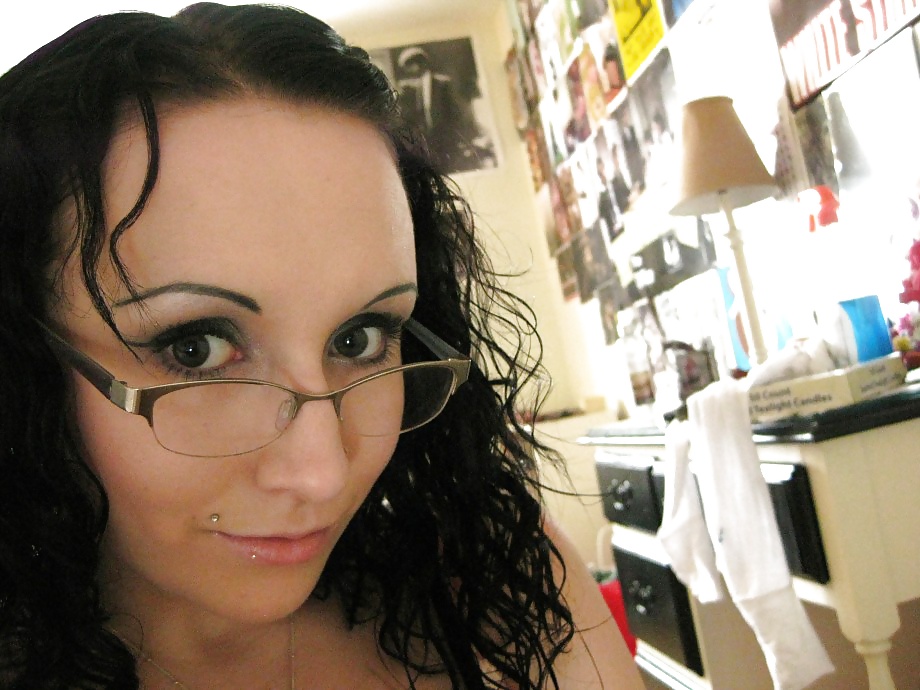 brunette slut taking selfies pict gal