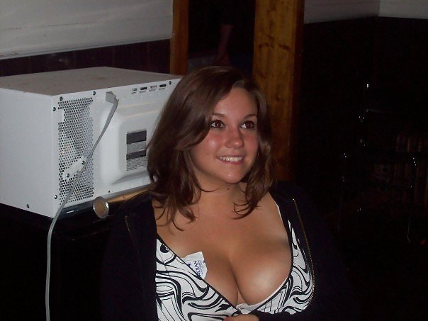 more cleavage pict gal