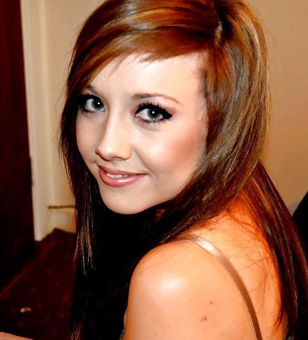 Gorgeous petite Irish teen (Carla Brown lookalike) pict gal