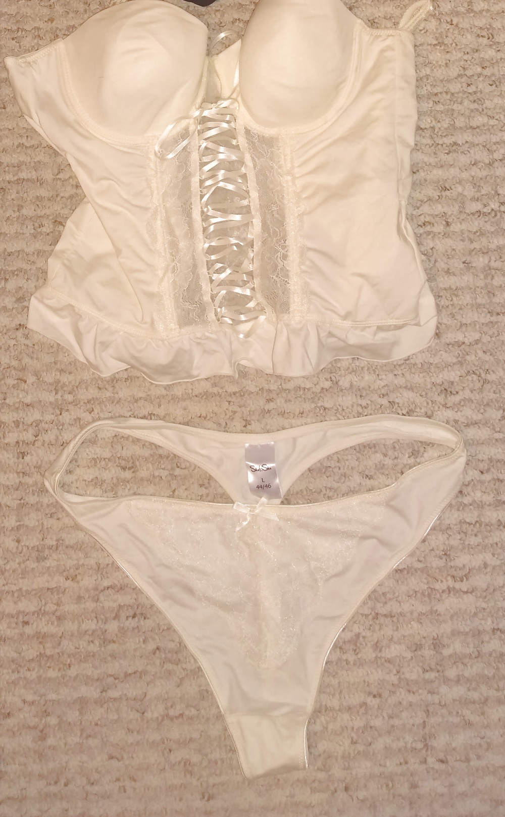 Dessous der 29 jaehrigen Ehehure #1 pict gal