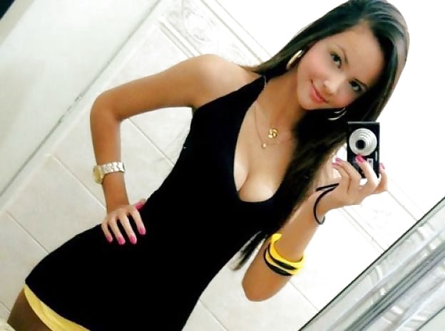 Sexy Teen Pictures & Self SHots 27 pict gal