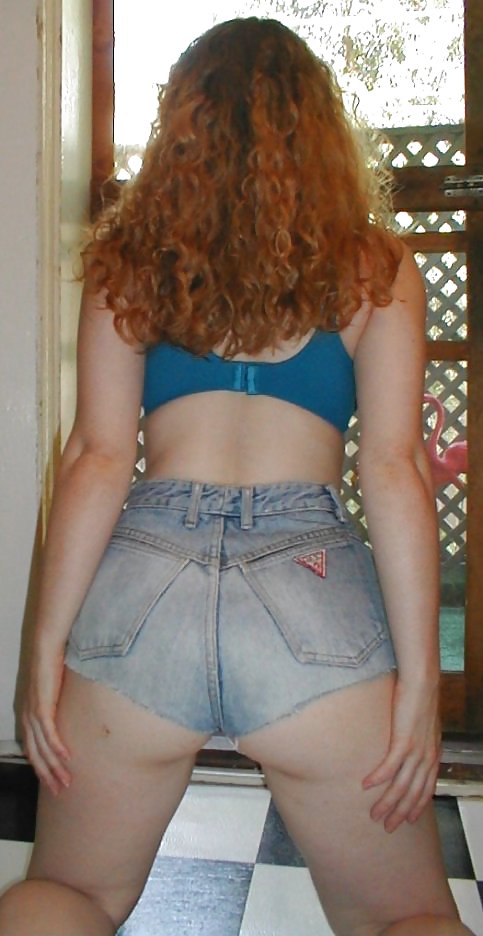 Kira Redhead Amateur Poses In Jean Shorts pict gal