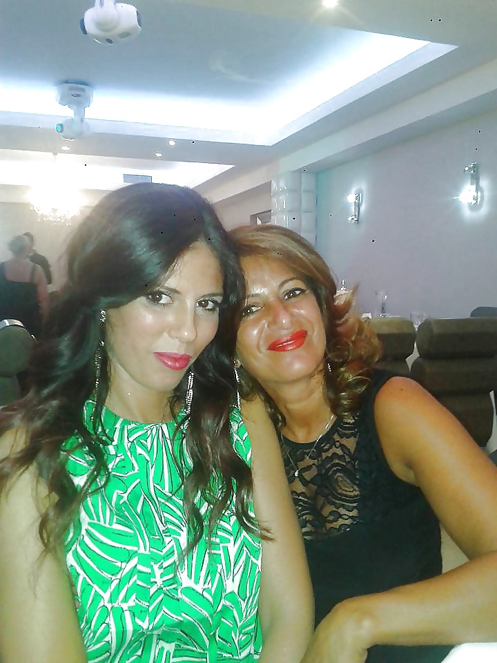 Sexy MATURES and MILFs 44 pict gal