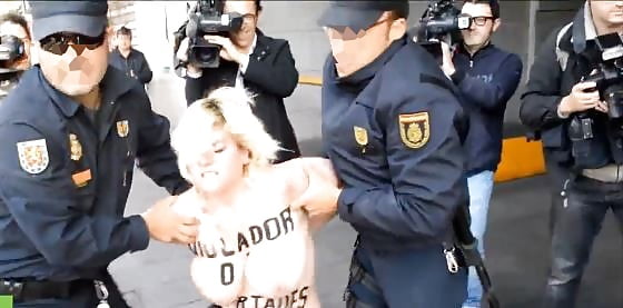 Femen big-titted fight (La lucha tetuda de Femen) pict gal