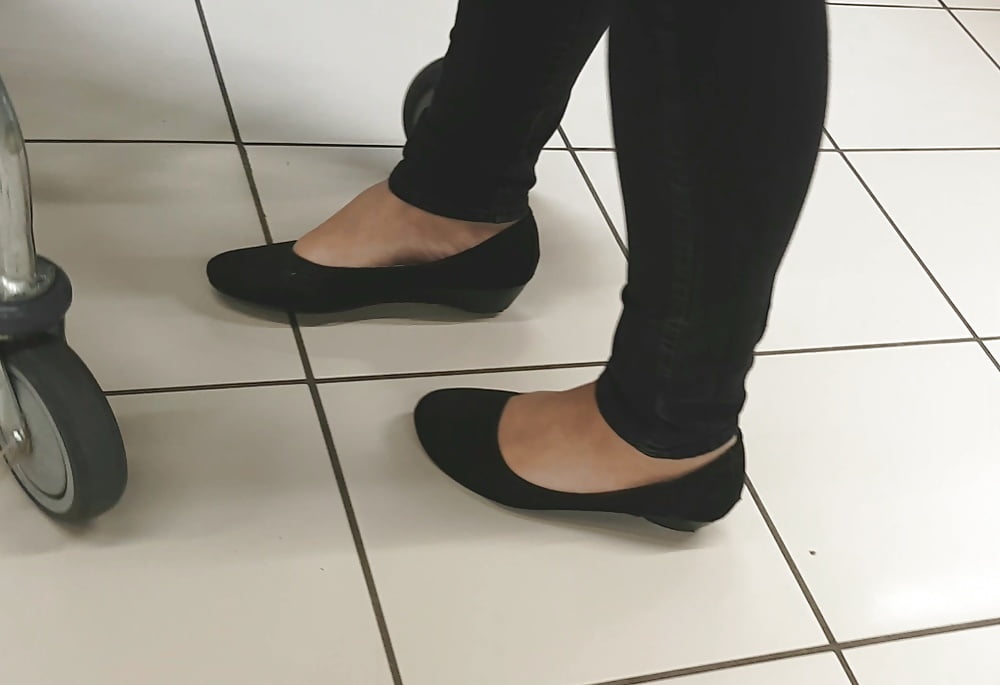 Candid legs and feet pict gal