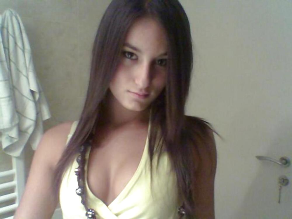 FACEBOOK PICS OF HOT GIRLS IV pict gal