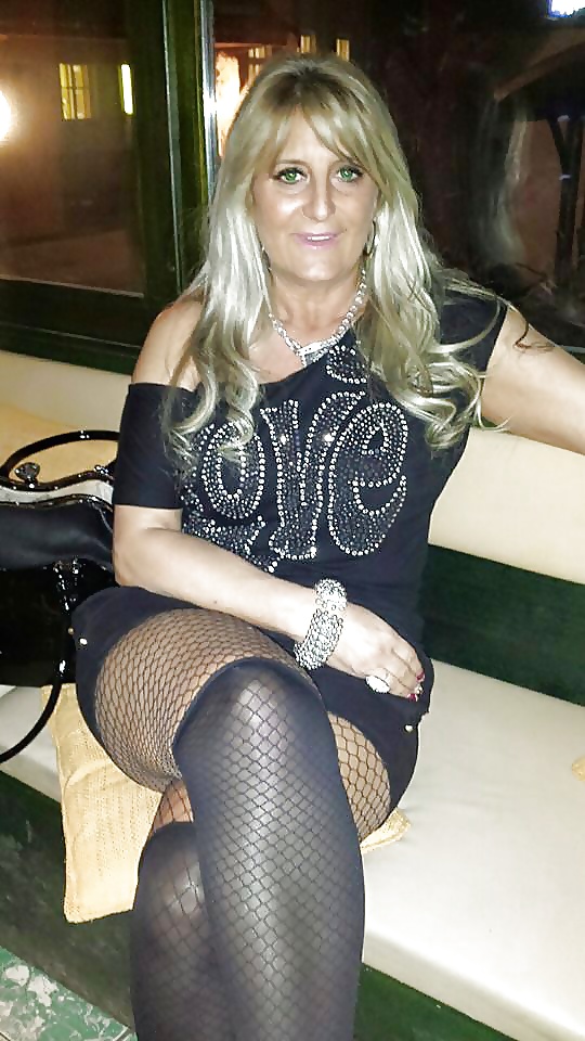 Sexy MATURES and MILFs 32 pict gal