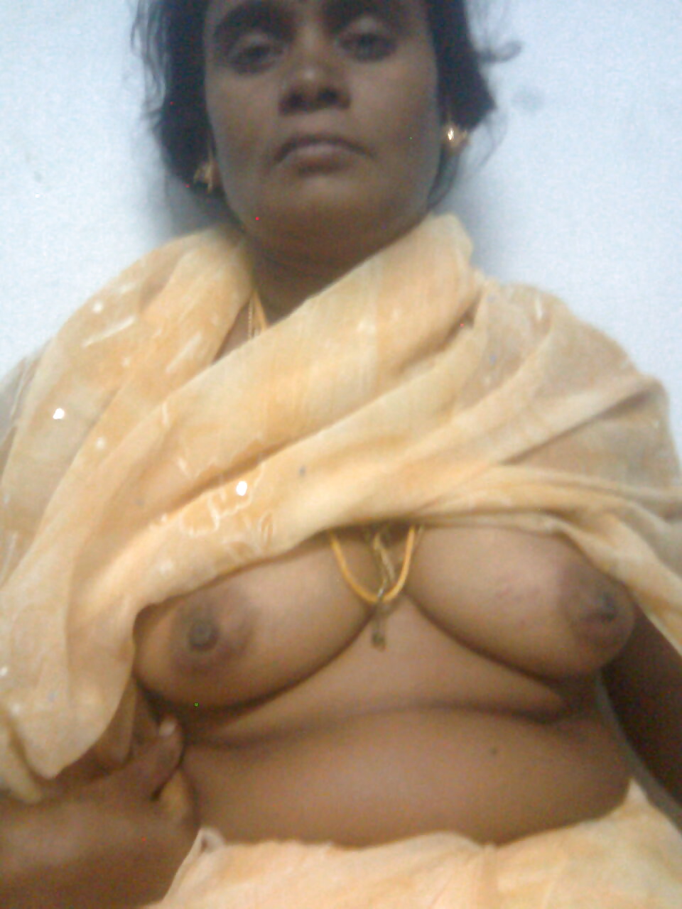 Tamil aunty hot boobs show