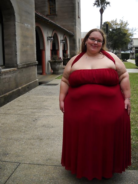 SSBBW clothed & public 2 pict gal