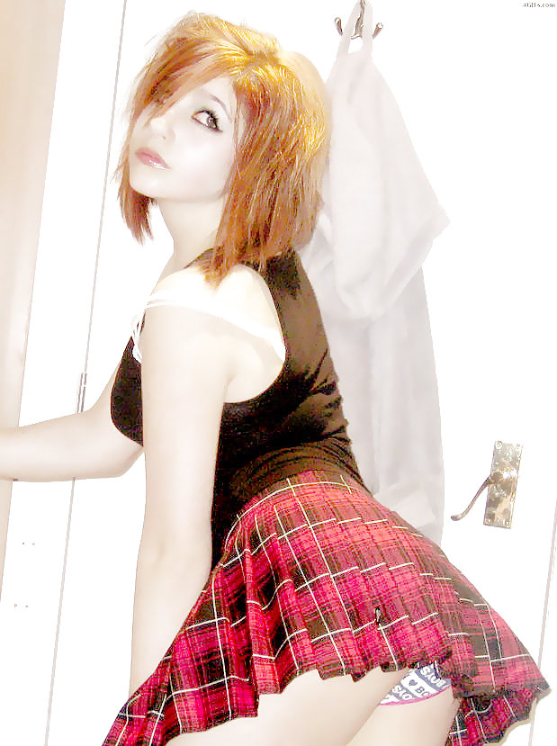 Teens in Red pict gal