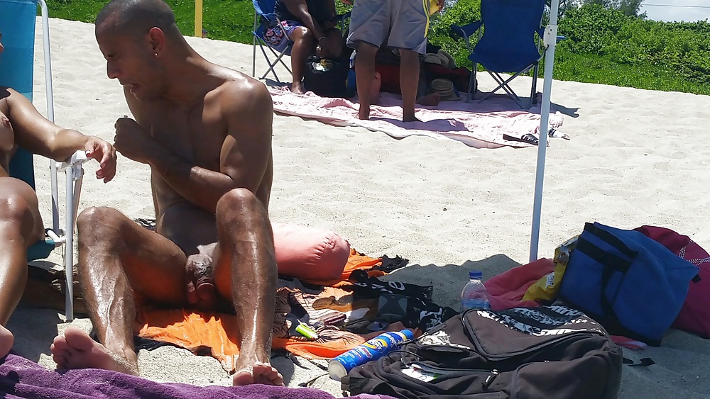 Beach couples pict gal