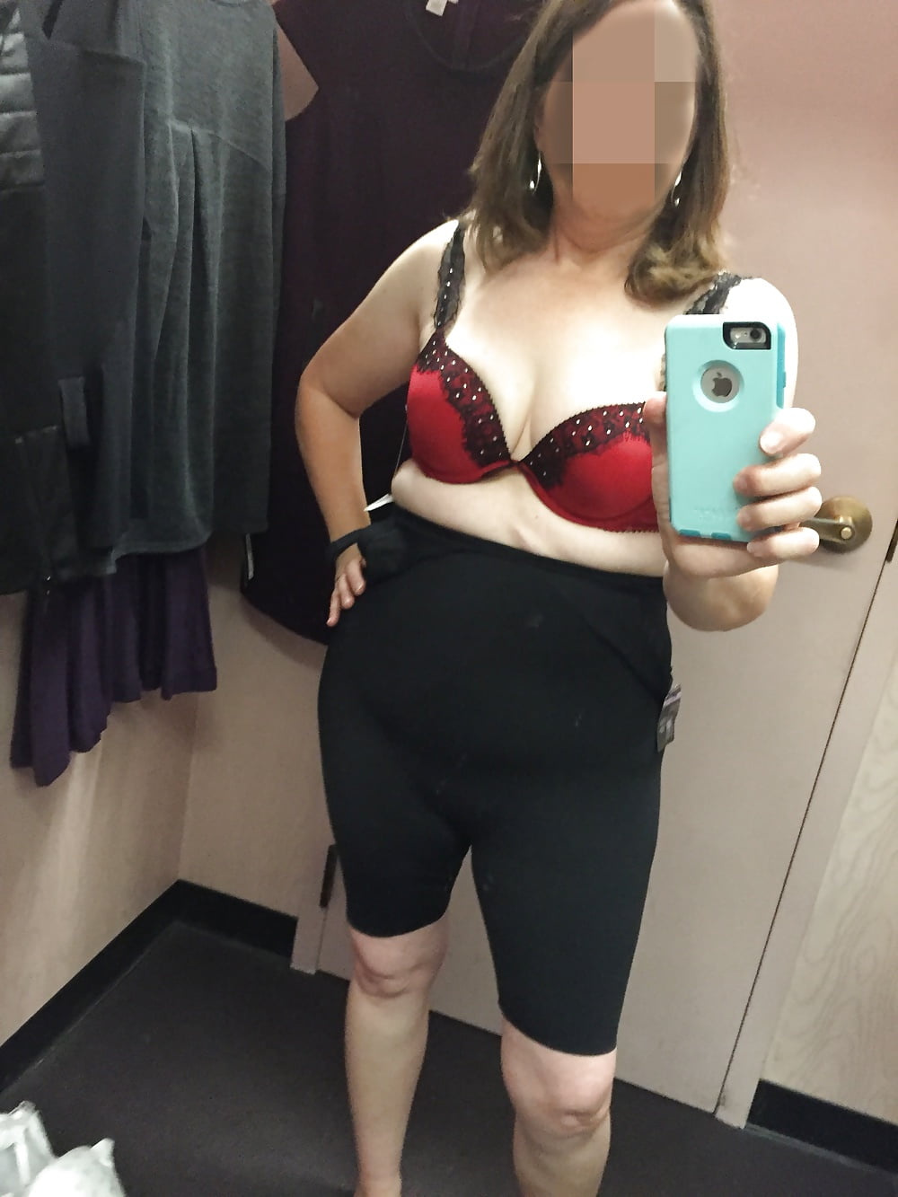 Sexy Mormon MILF from the dressing room pict gal