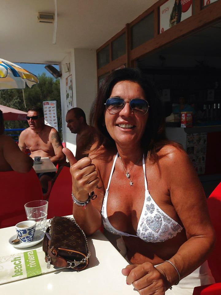 Italian MILF Alessandra&Patrizia fb pict gal