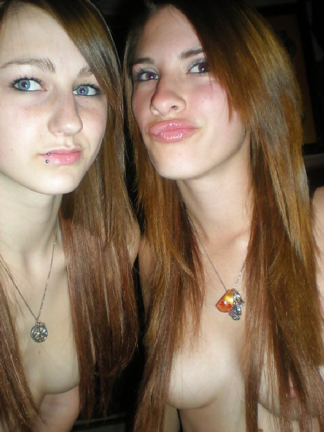 2 HOT TEEN BITCHES (Sisters?) pict gal