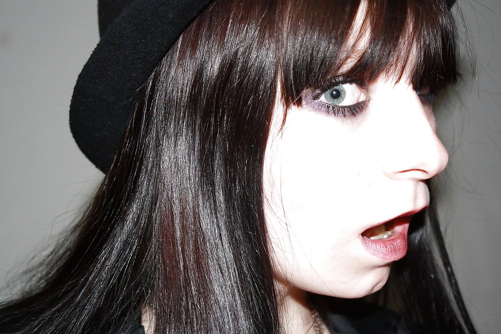Facebook Slut Karina pict gal