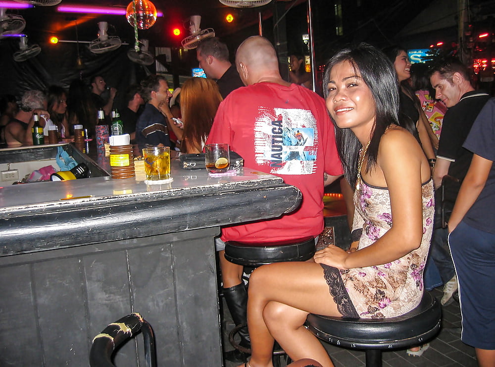 RETRO: Pattaya Bargirls from t2004 pict gal