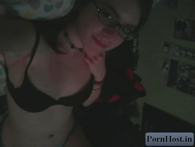 Hot Brunette pict gal